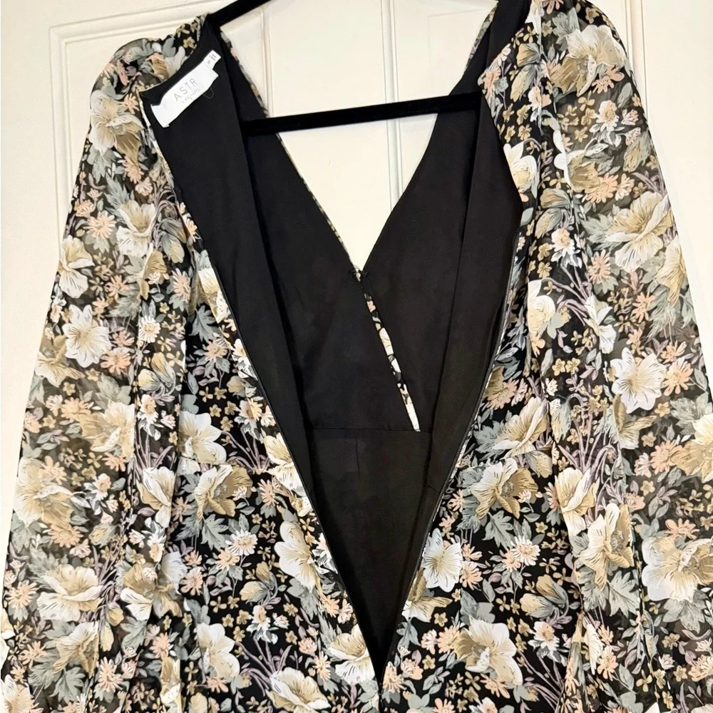 ASTR the Label Raleigh Midi Dress in Black Multi Floral, Size S
